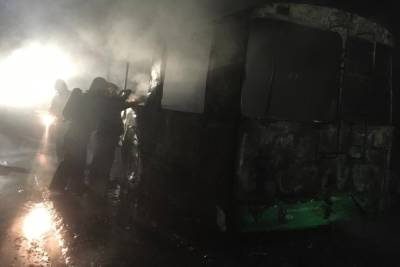 Троллейбус сгорел ночью в Кировском районе Новосибирска
