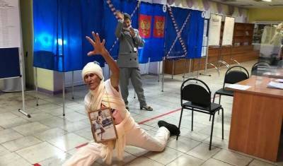 В Башкирии 82-летний избиратель «Коля Паровоз» проголосовал и сел на шпагат