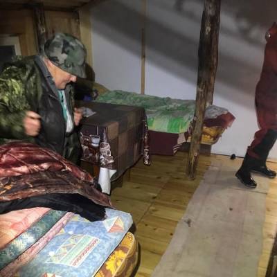 В Челябинской области спасатели вывели из болота пенсионерку, которая собирала клюкву