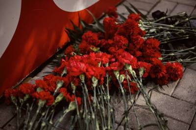 Дончане возложили цветы в память о жертвах теракта в пермском вузе
