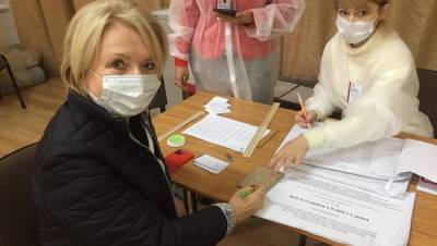 В Карелии Эмилия Слабунова проигрывает выборы в Госдуму депутату от ЕР