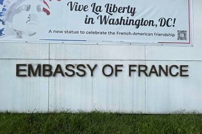 В США прокомментировали решение Франции отозвать посла из страны