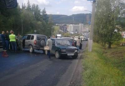 Жители Златоуста сообщают о массовой аварии с участием 20 машин