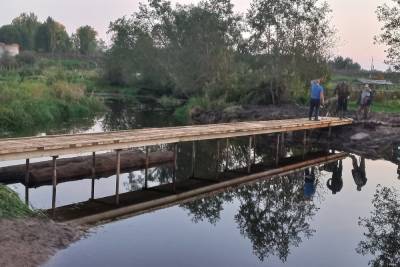 Жители посёлка в Тверской области сами построили себе мост