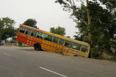 Во Франции автобус с 48 детьми попал в аварию