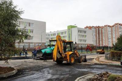 В Серпухове завершают благоустройство территории у новой школы