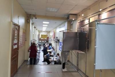 Избирком Забайкалья прокомментировал ситуацию с кабинками без штор в избирательном участке