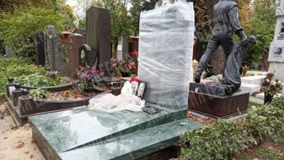 На могиле Олега Табакова спустя три года после его смерти появился памятник