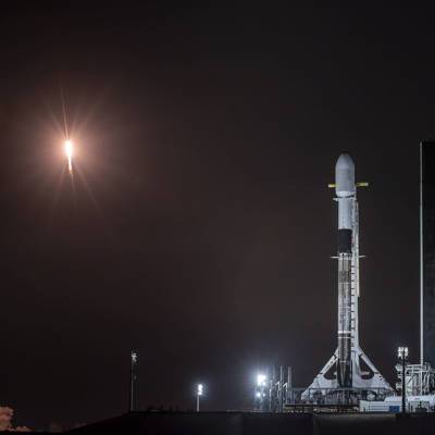 Ракета-носитель Falcon 9 вывела на орбиту корабль Crew Dragon