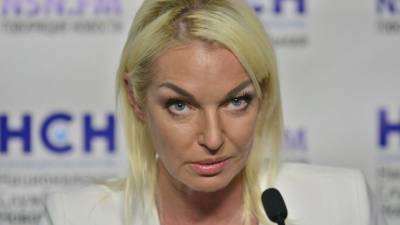 Лолита поддержала экс-солистку «Стрелок» в конфликте с Волочковой