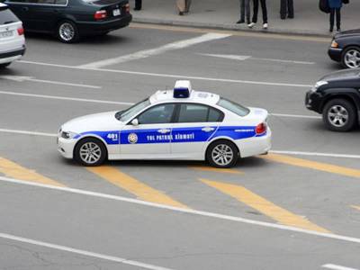 Дорожная полиция Азербайджана предупредила лиц, занимающихся незаконными пассажироперевозками в выходные дни