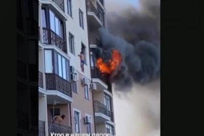 Из горящего дома в Анапе эвакуировали 15 человек