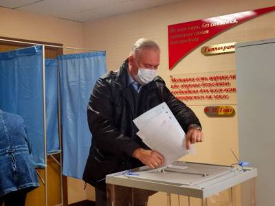 В Ленобласти на последний день голосования приходят первые избиратели — фото