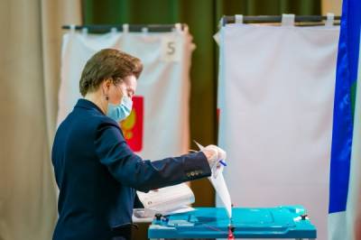 Губернатор Югры проголосовала в первый день выборов