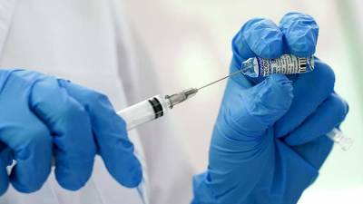 Попова рассказала о сроках между прививками от гриппа и коронавируса