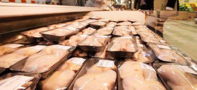 Азербайджан временно ограничил импорт мяса птицы из Польши и Пакистана