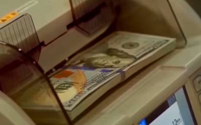 В обменниках назревает ажиотаж: украинцам озвучили курс доллара на 2022 год – что будет с гривной