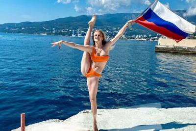 Выступавшая за Украину чемпионка ОИ показала фото из Крыма с флагом России