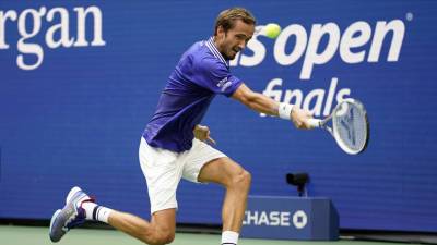 Кафельников вступился за зрителей, мешавших Медведеву подать на матч в финале US Open