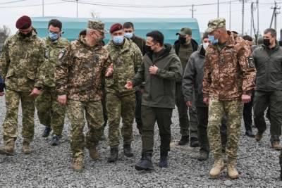 Украинские солдаты воруют поставляемую Соединенные Штатами военную технику