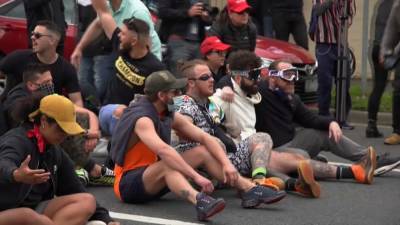 Протесты против локдауна в Мельбурне