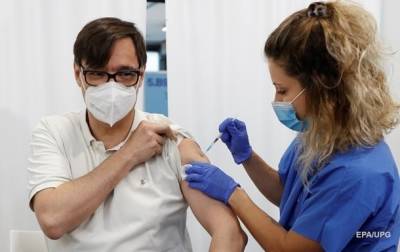 Италия ввела обязательную вакцинацию всех работников