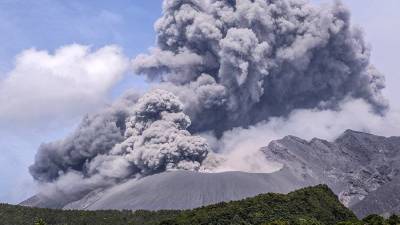 В Японии произошло извержение вулкана: уровень опасности повышен