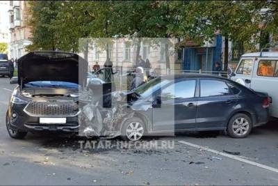 В Казани водитель умер за рулем и протаранил пять авто