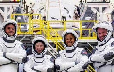 Туризм будущего: компания Илона Маска SpaceX впервые отправила в космос гражданскую миссию