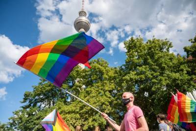 Заявка принята: Берлин официально становится столицей и свободной зоной для ЛГБТИК