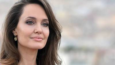 Анджелина Джоли обсудила закон о насилии против женщин с пресс-секретарем Белого дома Псаки