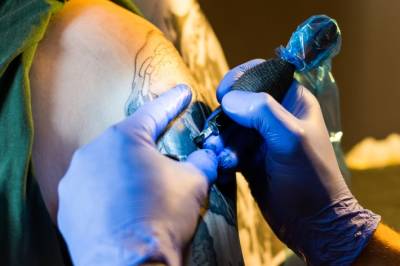 Экстрасенс Миронова перечислила самые опасные татуировки