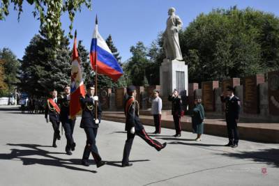 В Волгограде школьников из полицейских классов посвятили в кадеты