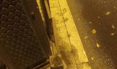 Тюменский мальчик «мячом» уничтожил тротуар