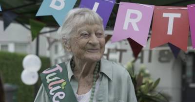 100-летняя женщина сочла секретом долголетия виски и борьбу с фашизмом