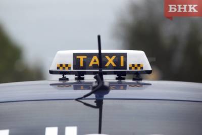 Сыктывкарца обязали выплатить моральный вред пострадавшей в ДТП пассажирке такси