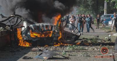 В Днепре при взрыве автомобиля погибли два человека (фото, видео)