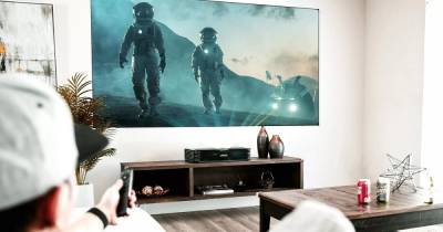 Вместо Smart TV: создан проектор, способный превратить любую стенку в 4K-экран (видео)