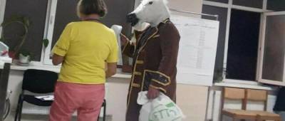 В Ялте на выборы пришел «конь в пальто»