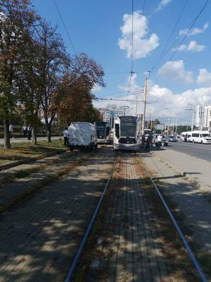 В Ростове возле ж/д вокзала под колесами трамвая погиб мужчина