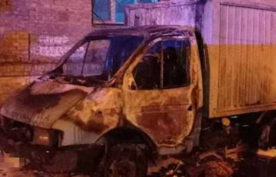 В Киеве мужчина подпалил грузовик, потому что ему не понравилось как водитель припарковался. ФОТО