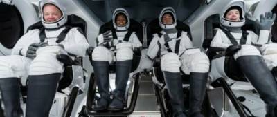 SpaceX впервые запустила в космос коммерческий экипаж