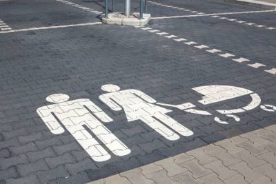 Комтранс рассмотрит идею о создании в Петербурге бесплатных парковок для семей с детьми