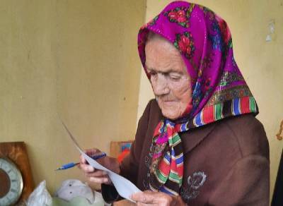 В Становлянском районе проголосовала 101-летняя пенсионерка