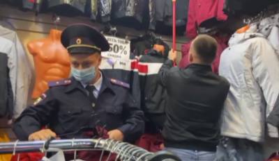 Полиция изъяла из рязанского магазина поддельную одежду популярных брендов