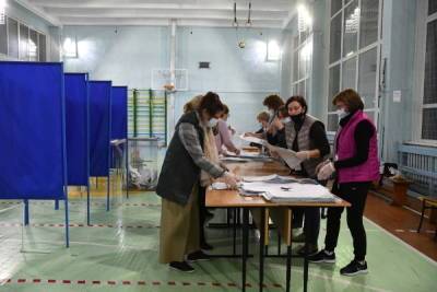 В России на выборах выявлено 12 случаев вбросов бюллетеней
