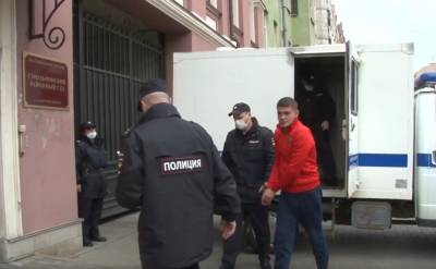 В Петербурге арестовали блогера, который разъезжал по Невскому проспекту пьяным