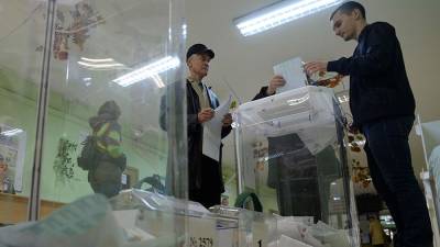 Избирательные участки заработали на Урале и ряде регионов Поволжья