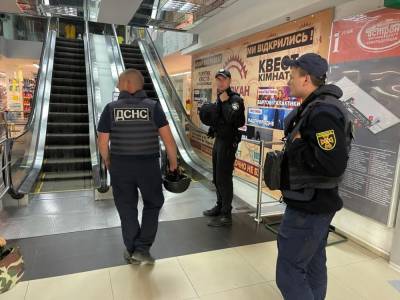 "Минирование" супермаркетов, автозаправок и объектов промышленности на Луганщине: что выяснила полиция