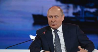 Песков прокомментировал слова Путина об уходе на карантин